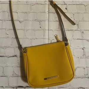 Yellow Steve Madden Cross-body ✨